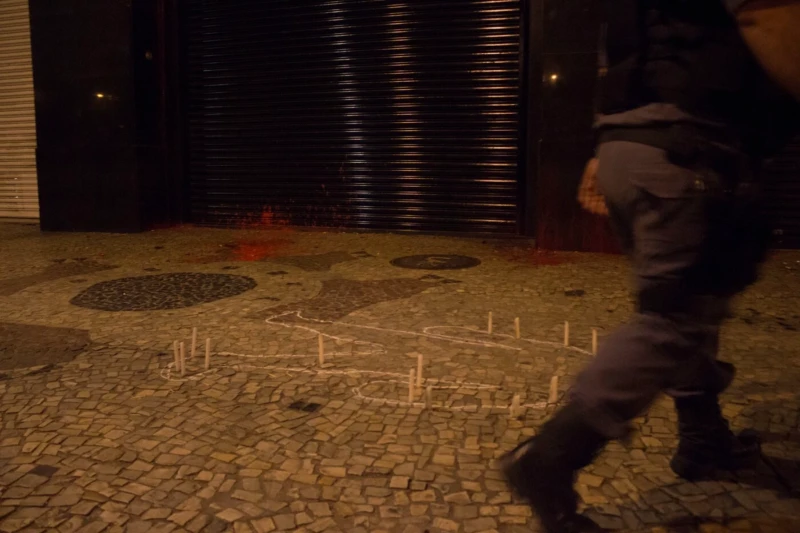 CAPA-Baixada-Fluminense-e-os-politicos-armados-na-terra-dos-assassinatos