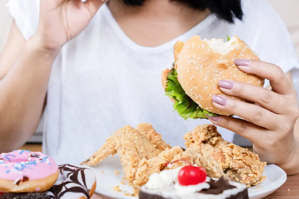 o-que-e-compulsao-alimentar-existe-tratamento-milena-bg